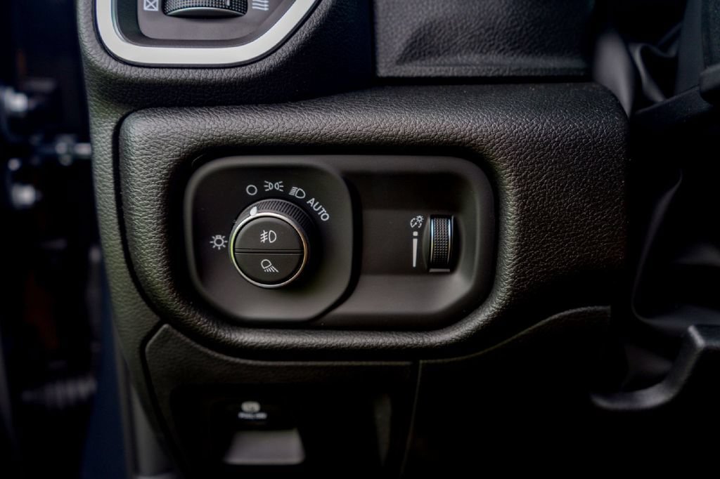 New 2026 RAM 1500 Express AWD/4WD image 21