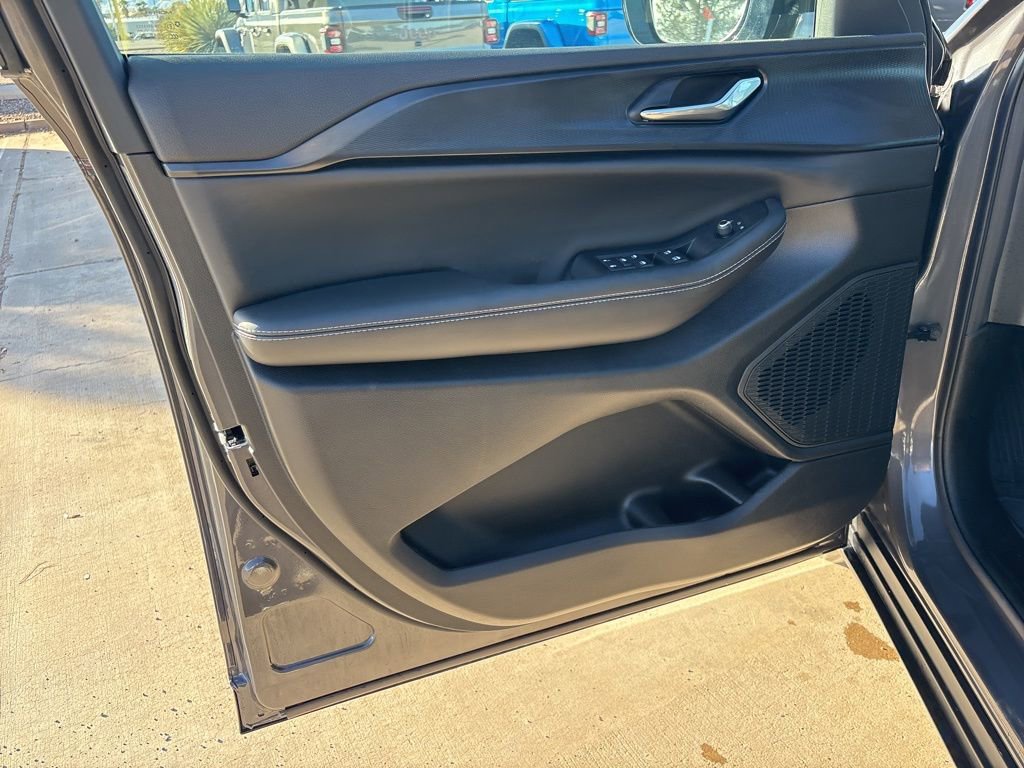 New 2025 Jeep Grand Cherokee L Altitude image 13