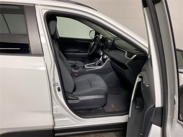 Used 2019 Toyota RAV4 LE w/ Carpet Mat Package image 33