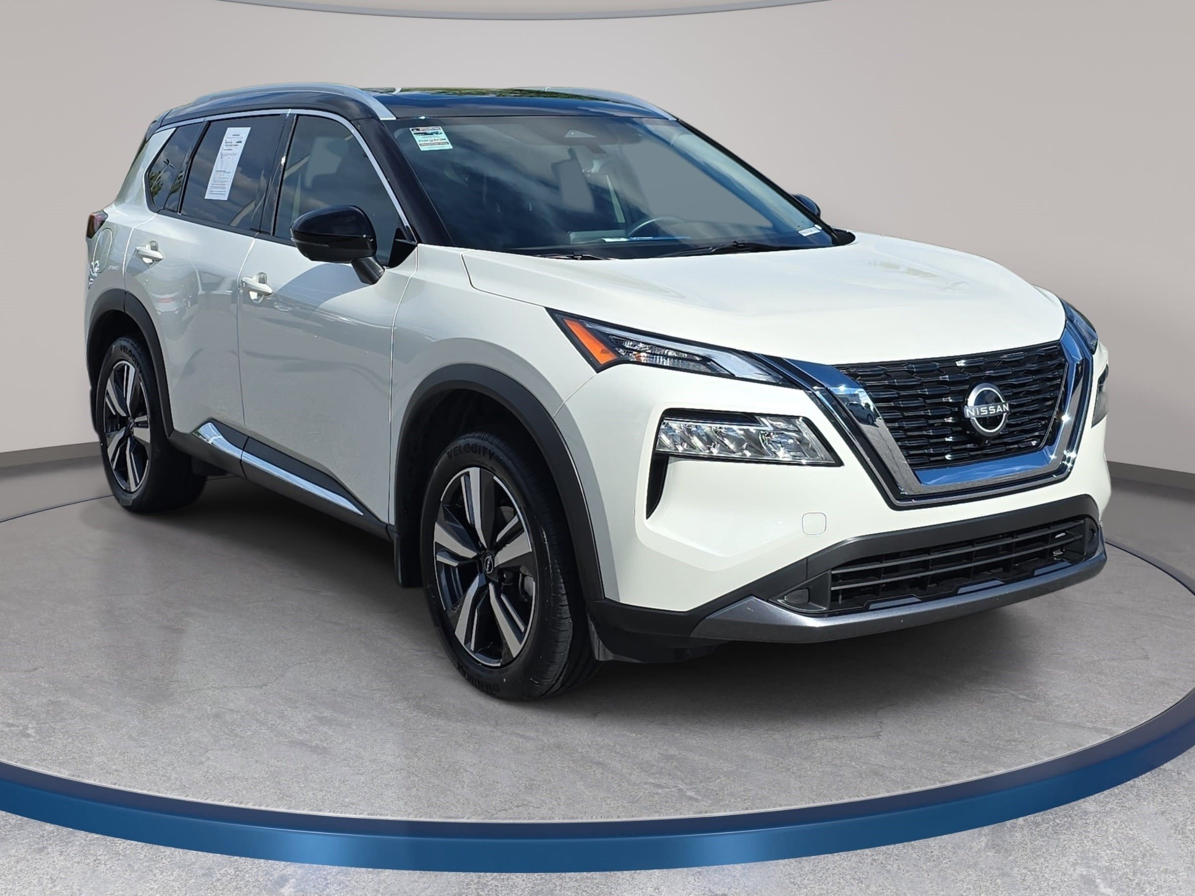 Used 2023 Nissan Rogue SL FWD image 3