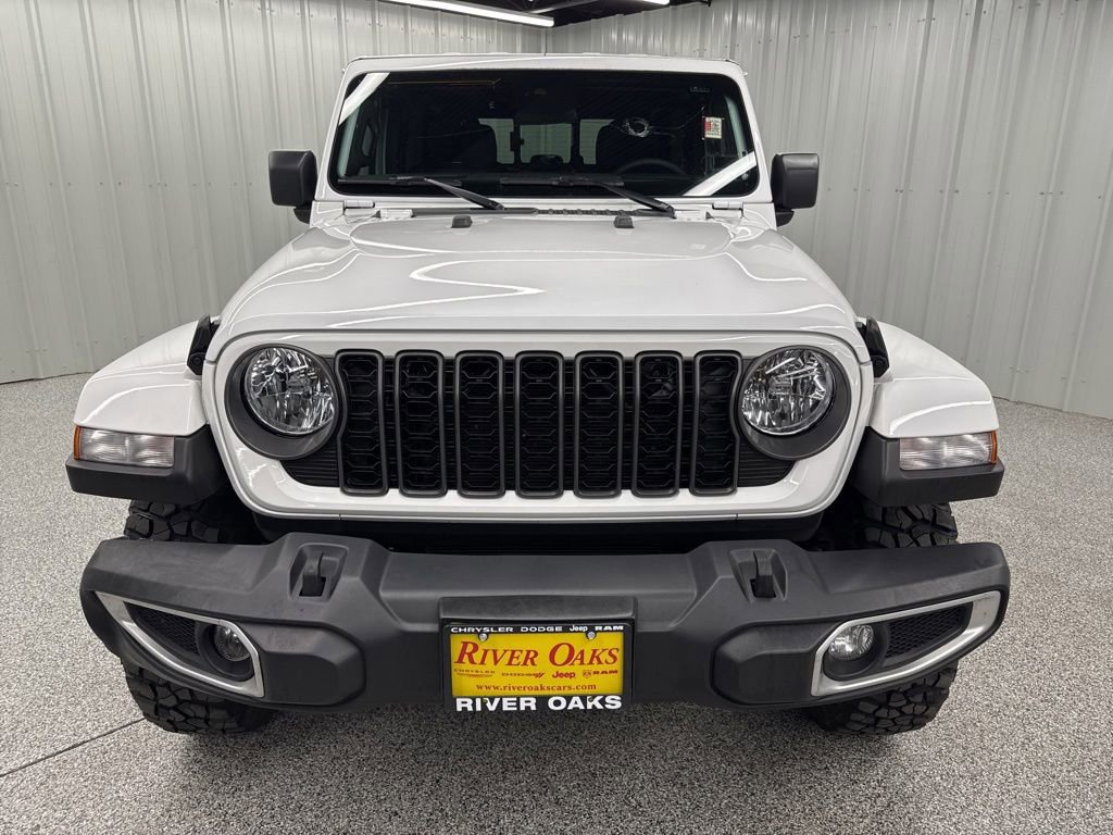Used 2025 Jeep Gladiator Sport AWD/4WD image 2