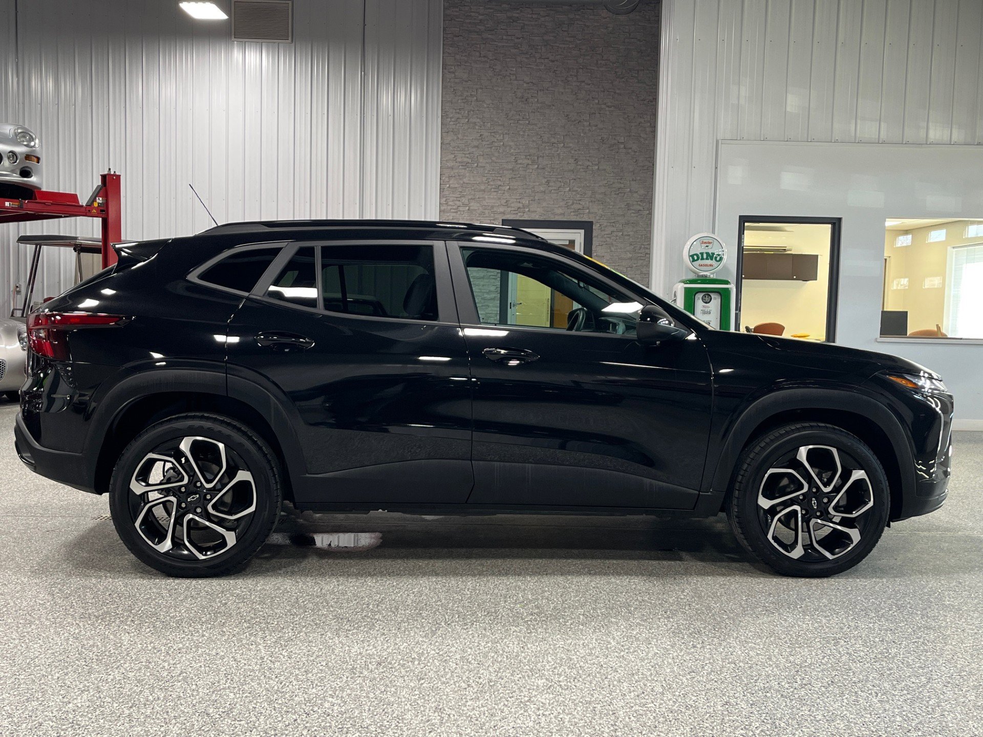 Certified 2024 Chevrolet Trax RS w/ Sunroof Package FWD image 5