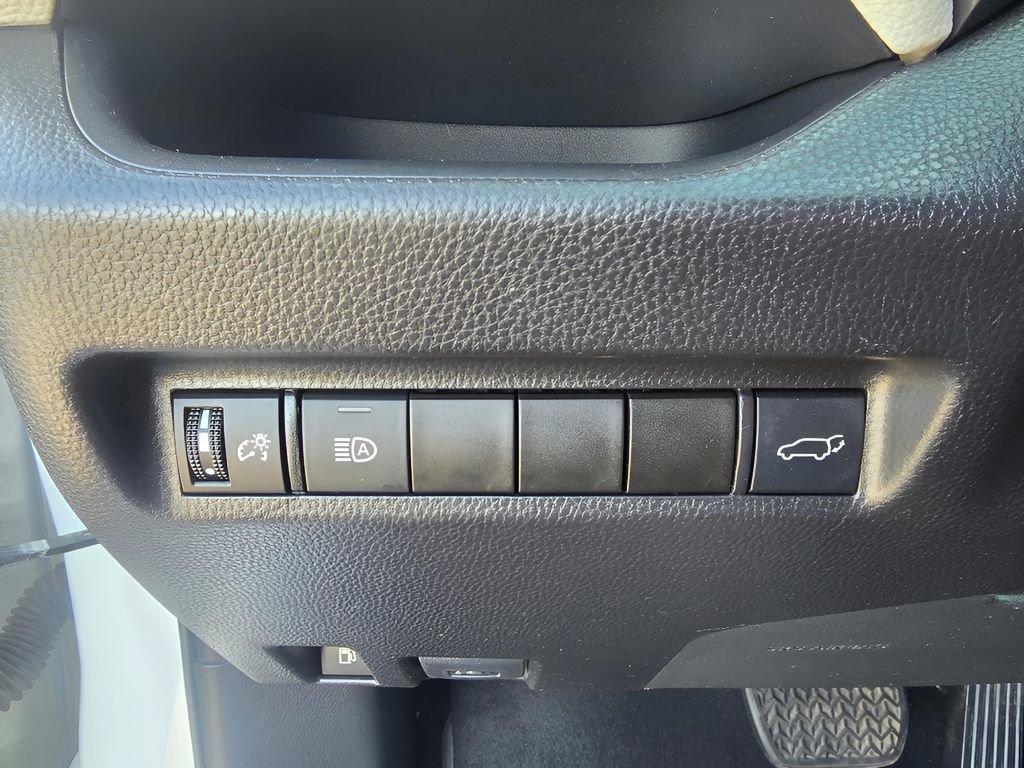 Used 2021 Toyota RAV4 XLE w/ Convenience Package image 17