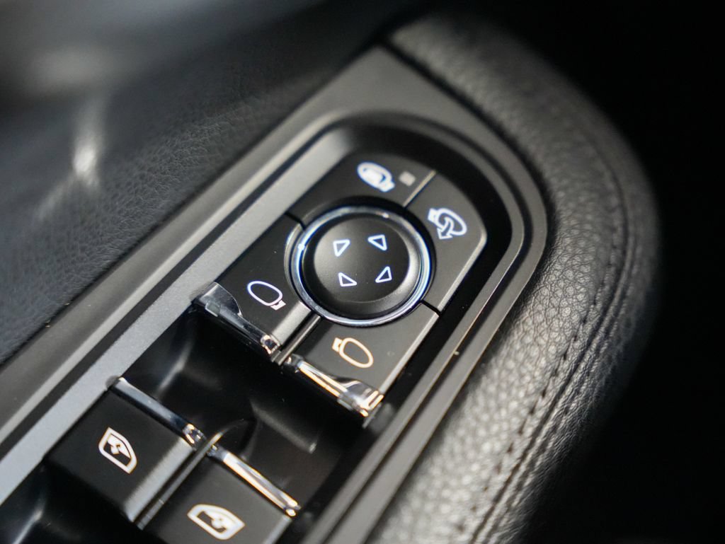 Used 2020 Porsche Macan AWD/4WD image 34