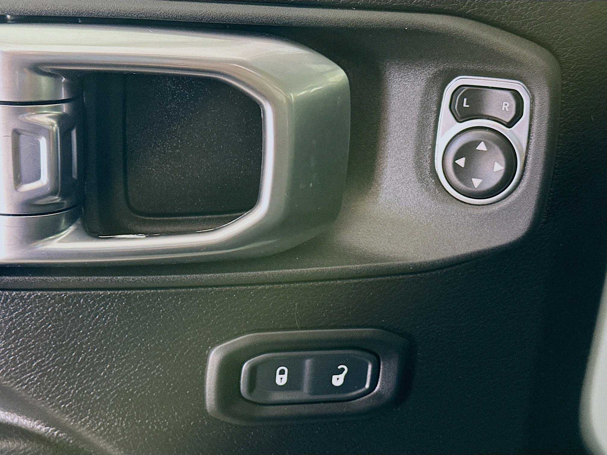 Used 2023 Jeep Wrangler Unlimited w/ Cold Weather Group image 15