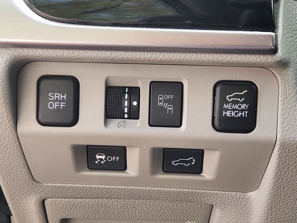 Used 2017 Subaru Forester 2.5i Limited image 12