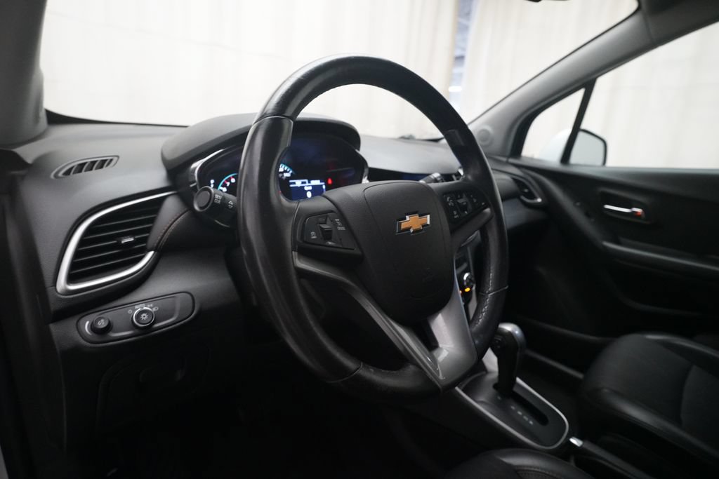 Used 2020 Chevrolet Trax LT w/ LT Convenience Package FWD image 8