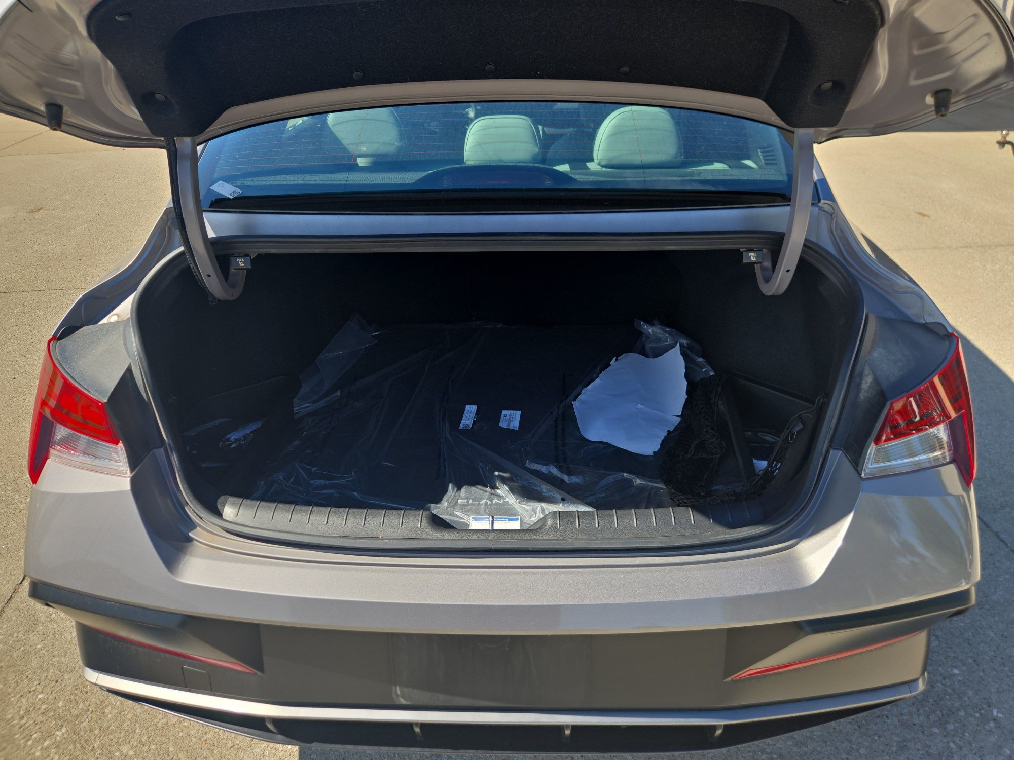 Certified 2025 Hyundai Elantra Limited FWD image 16