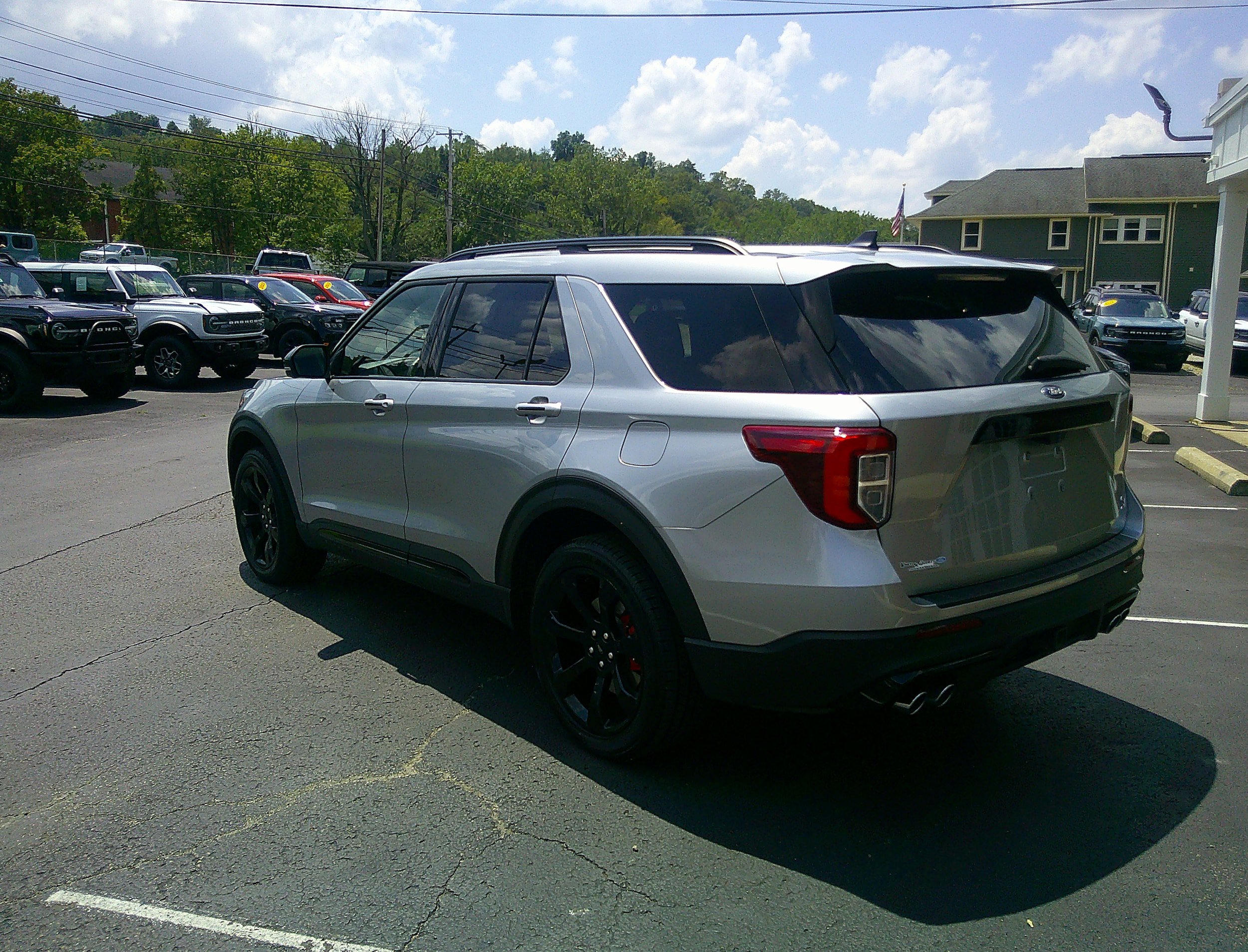 Used 2022 Ford Explorer ST w/ Equipment Group 401A AWD/4WD image 9