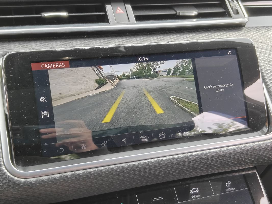 Used 2018 Land Rover Range Rover Velar R-Dynamic SE AWD/4WD image 12