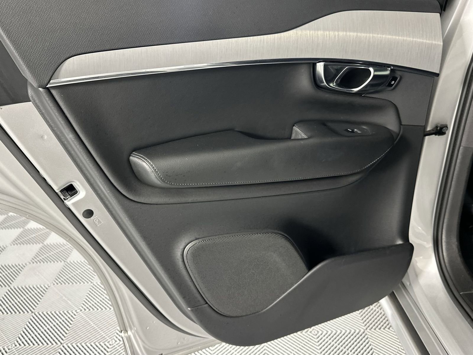 Used 2021 Volvo XC90 T5 Momentum w/ Protection Package Premier image 30