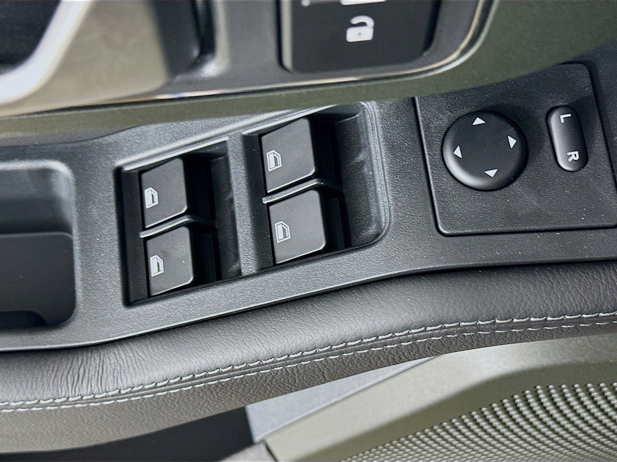 Used 2025 INEOS Grenadier AWD/4WD image 12