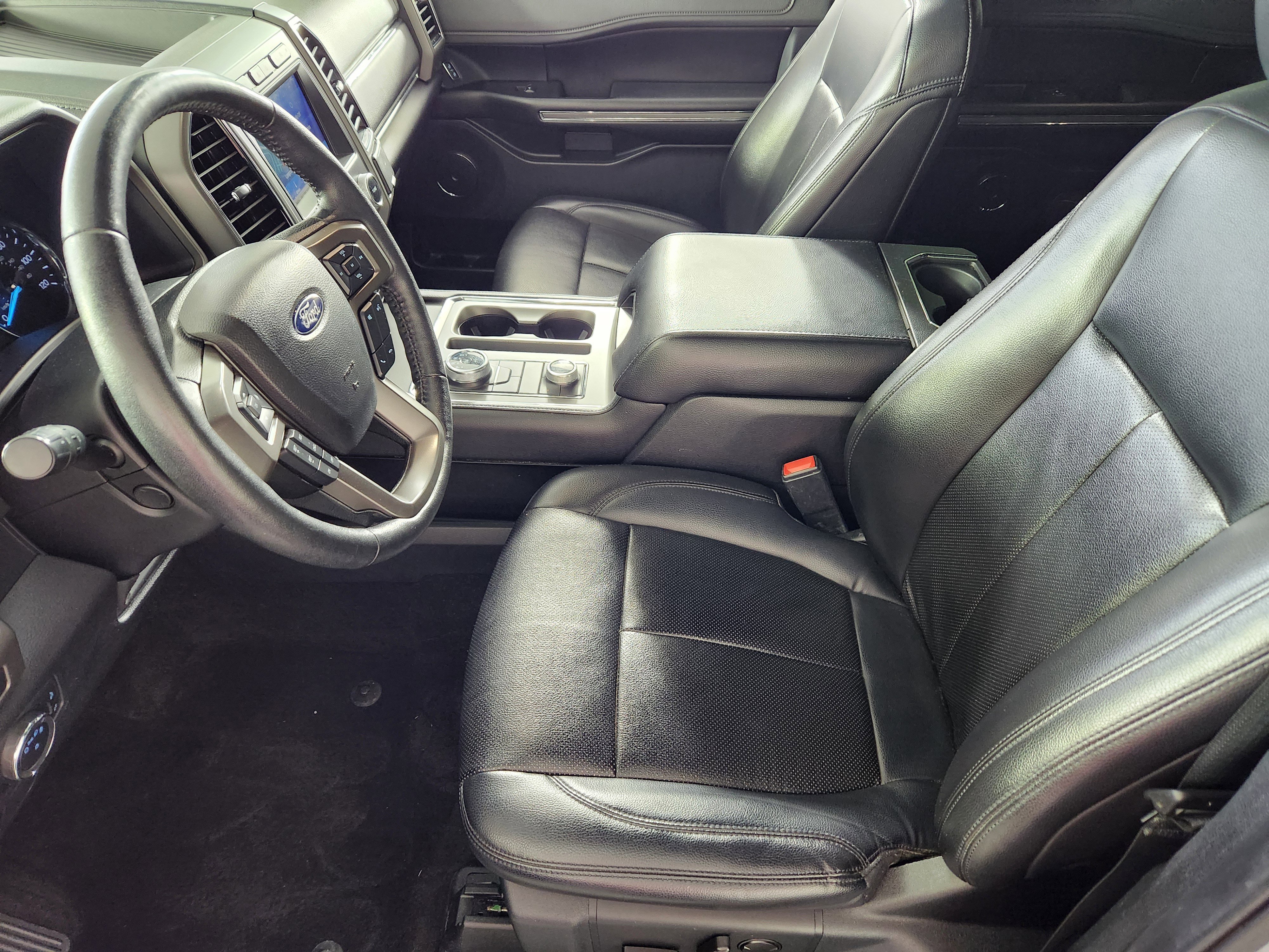 Used 2020 Ford Expedition XLT w/ Equipment Group 202A AWD/4WD image 11