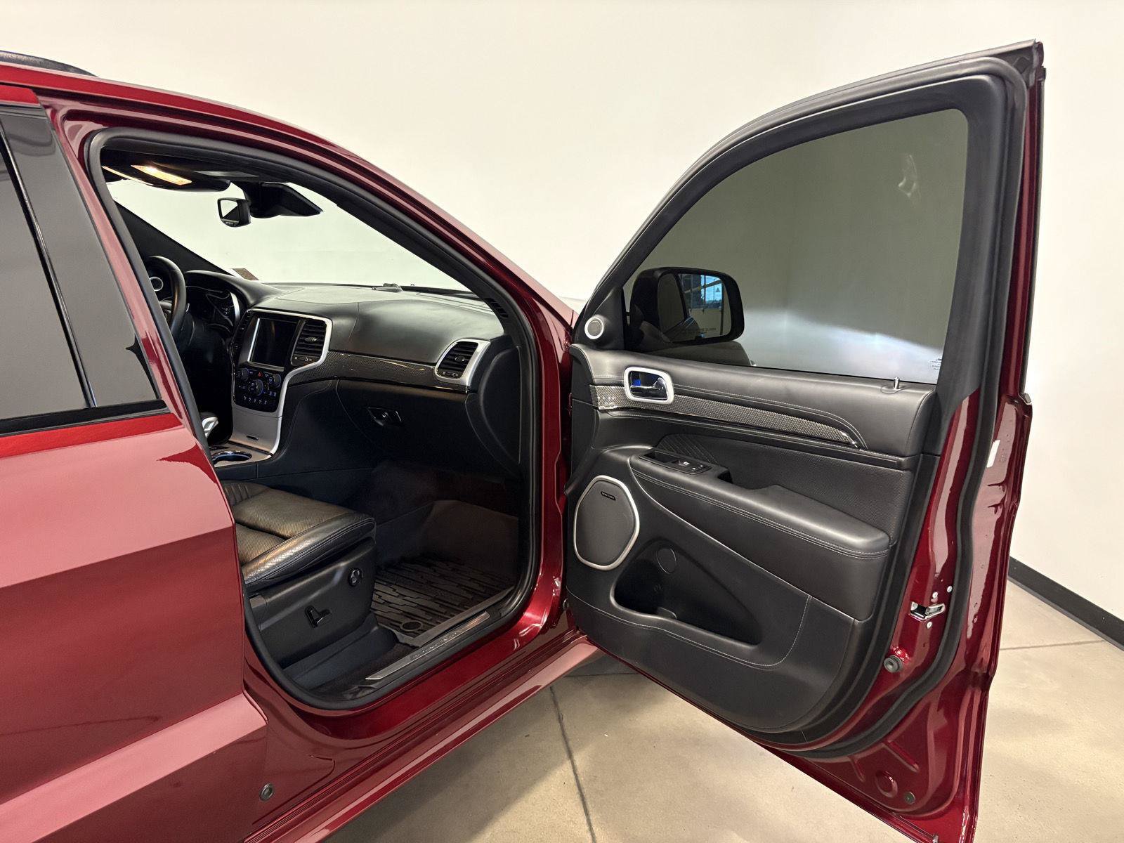Used 2018 Jeep Grand Cherokee Trackhawk AWD/4WD image 43