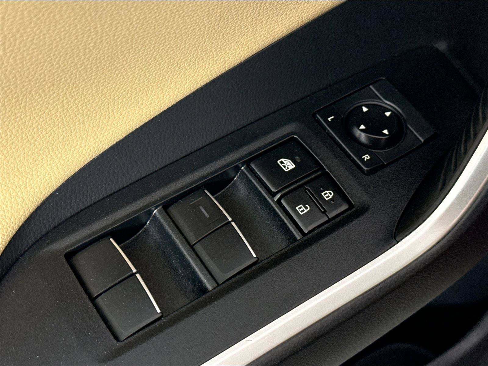 Used 2019 Toyota RAV4 Limited w/ Cold Weather Package image 31