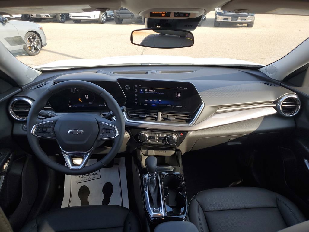 Used 2025 Chevrolet Trax ACTIV w/ Driver Confidence Package image 24