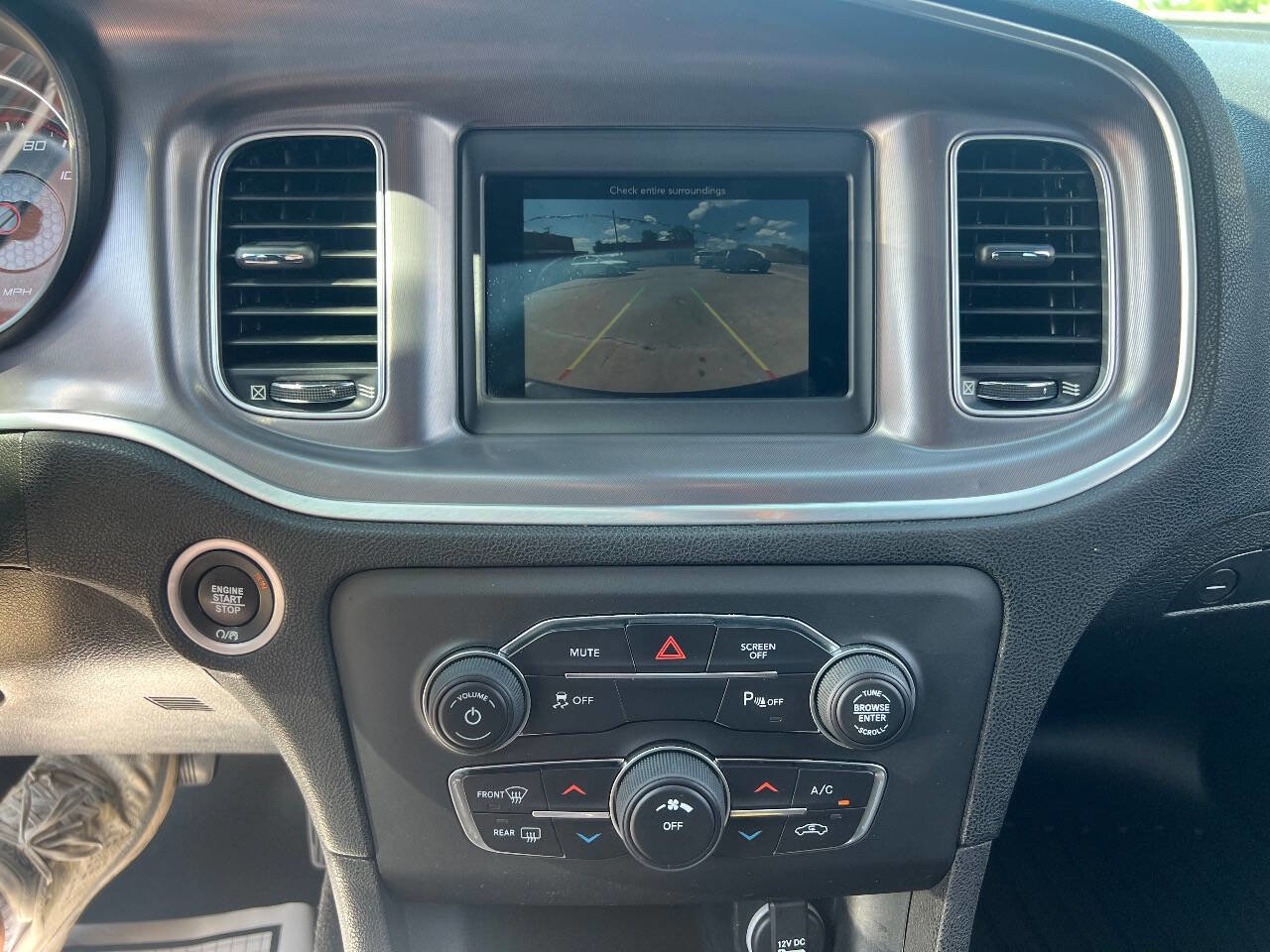 Used 2019 Dodge Charger SXT image 13