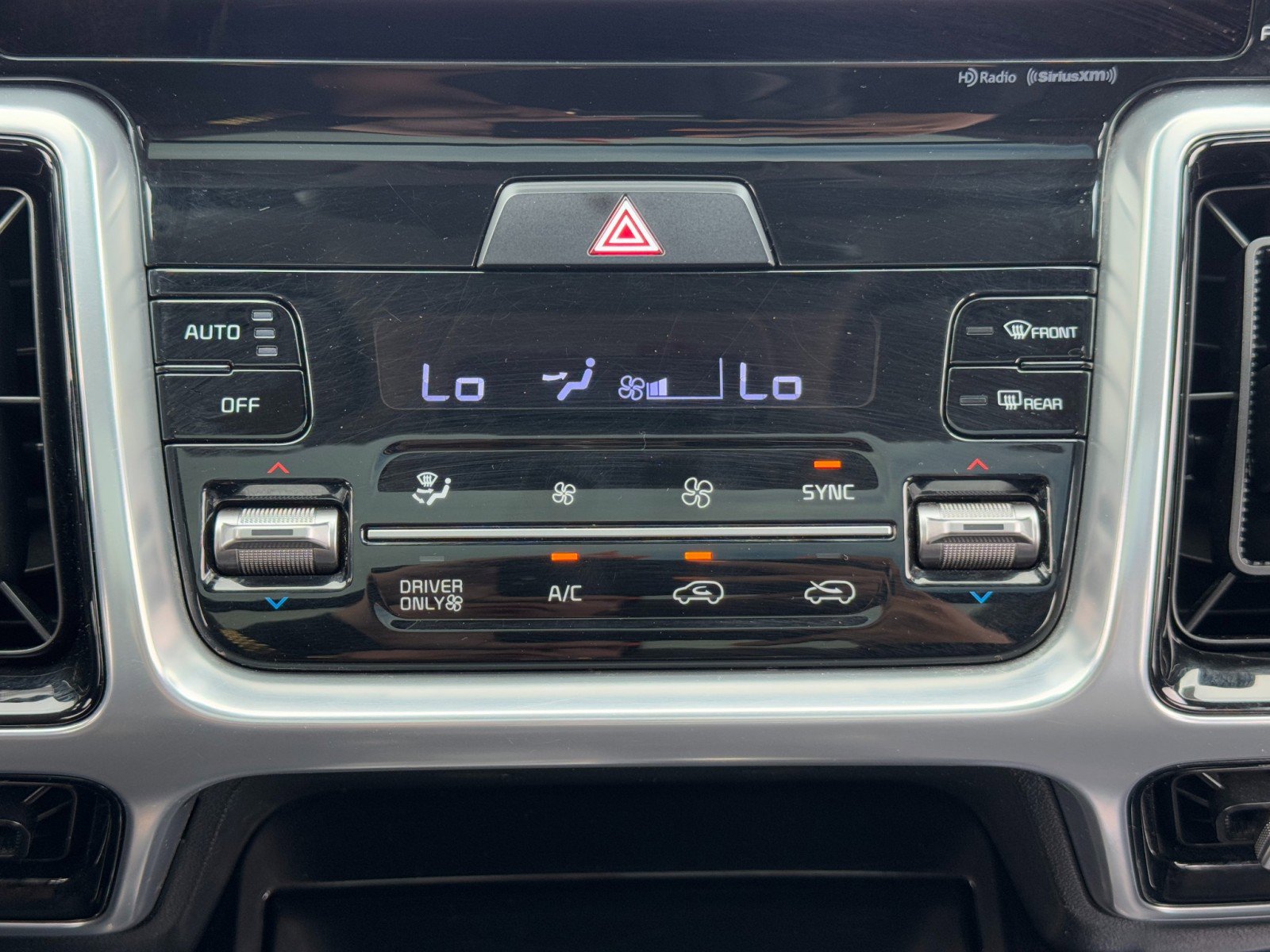 Used 2022 Kia Sorento SX w/ Panoramic Sunroof Package image 27