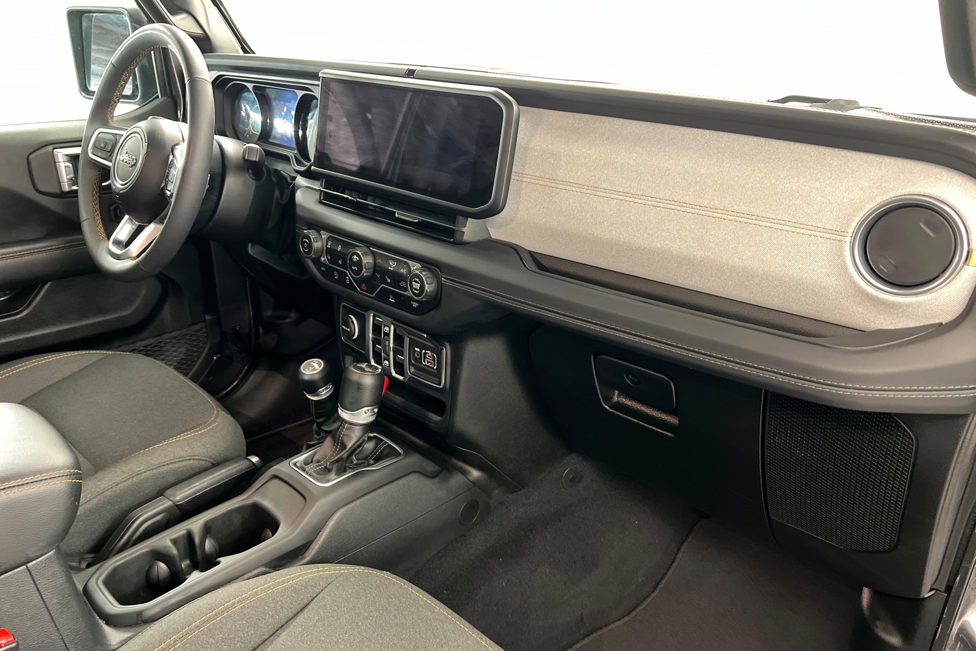 Certified 2025 Jeep Wrangler Sahara image 24