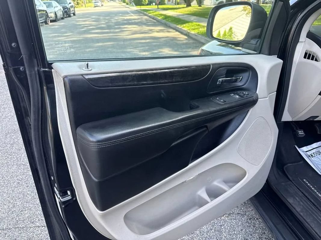 Used 2013 Dodge Grand Caravan SE FWD image 13