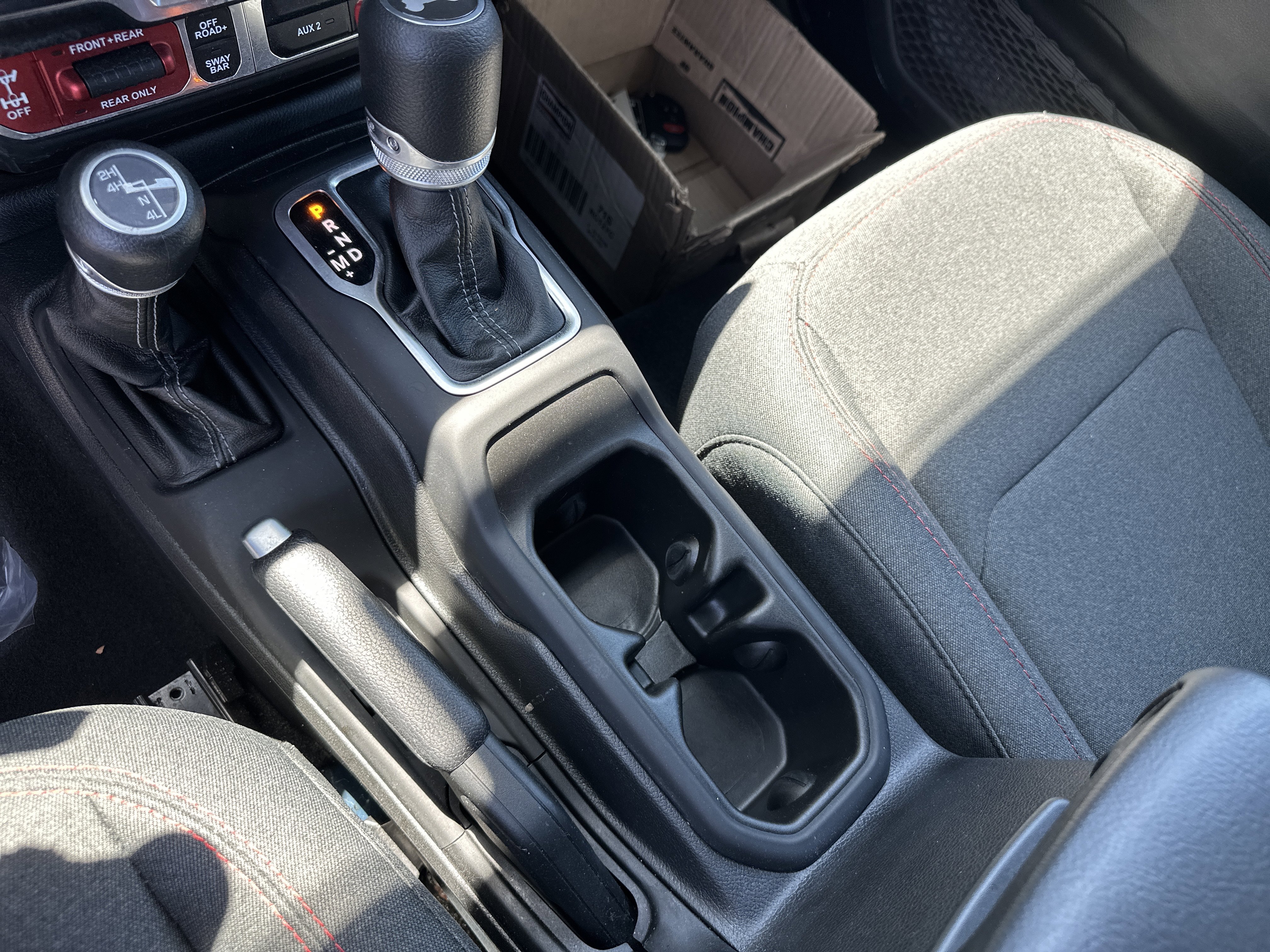 Used 2025 Jeep Wrangler Rubicon w/ Convenience Group AWD/4WD image 31