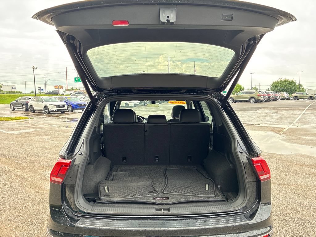 Used 2024 Volkswagen Tiguan SEL R-Line AWD/4WD image 19
