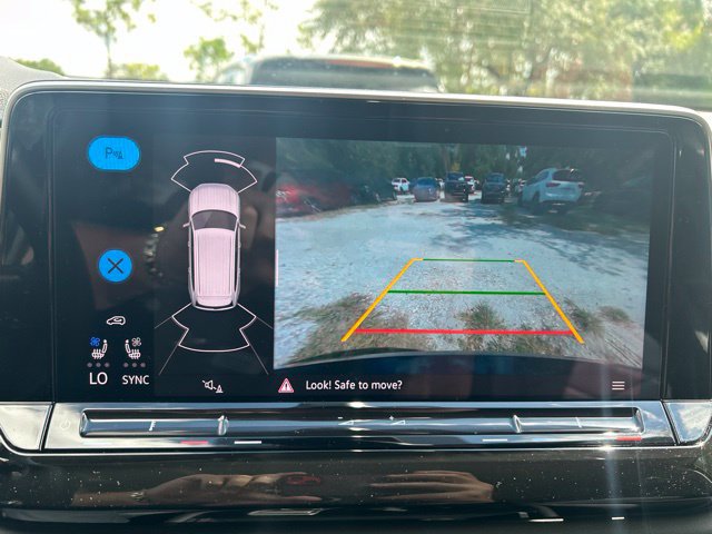 Used 2025 Volkswagen Atlas SE AWD/4WD image 14