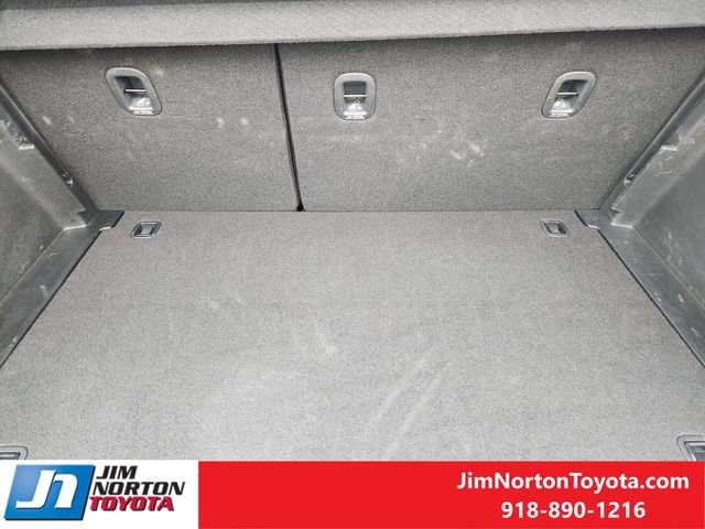 Used 2025 Hyundai Venue SEL image 32