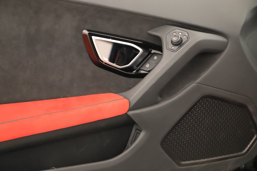 Used 2023 Lamborghini Huracan EVO RWD image 19