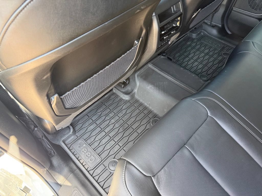 Used 2026 Jeep Grand Cherokee Limited AWD/4WD image 21