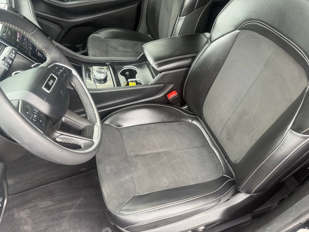 Used 2024 Jeep Grand Cherokee L Altitude AWD/4WD image 13