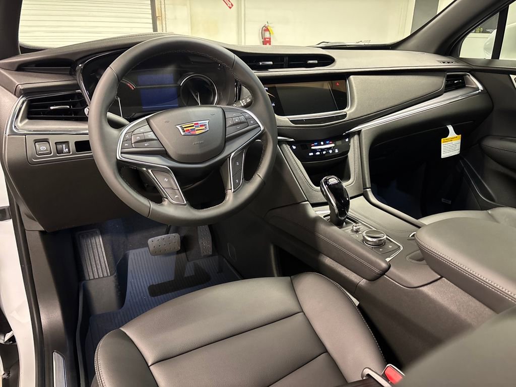 New 2026 Cadillac XT5 Luxury w/ LPO, Floor Liner Package image 25