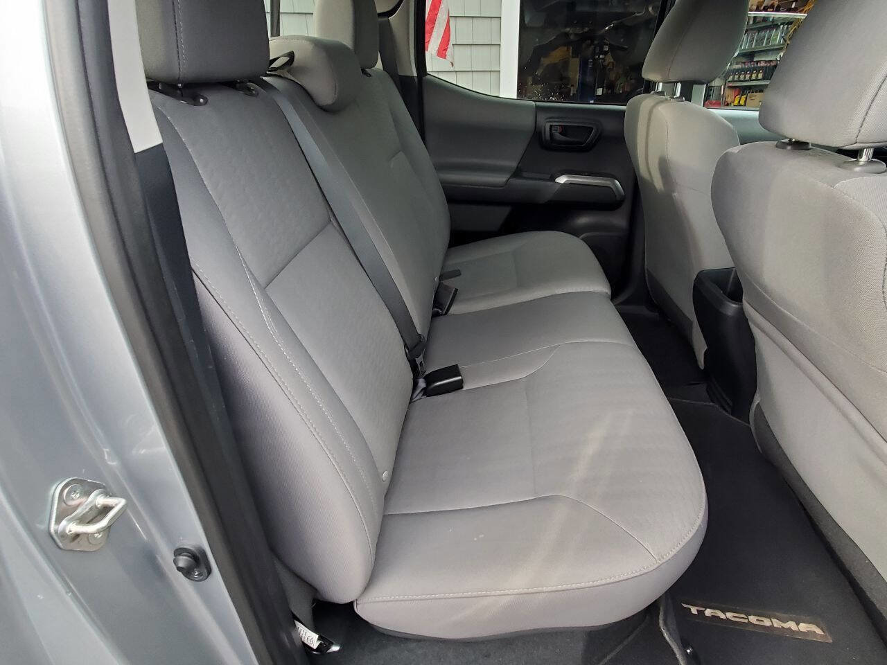 Used 2019 Toyota Tacoma SR5 AWD/4WD image 12