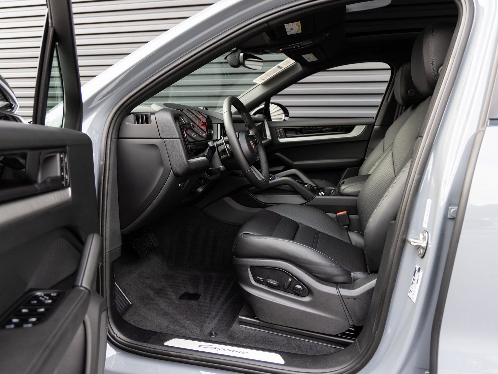 Certified 2026 Porsche Cayenne Coupe image 24