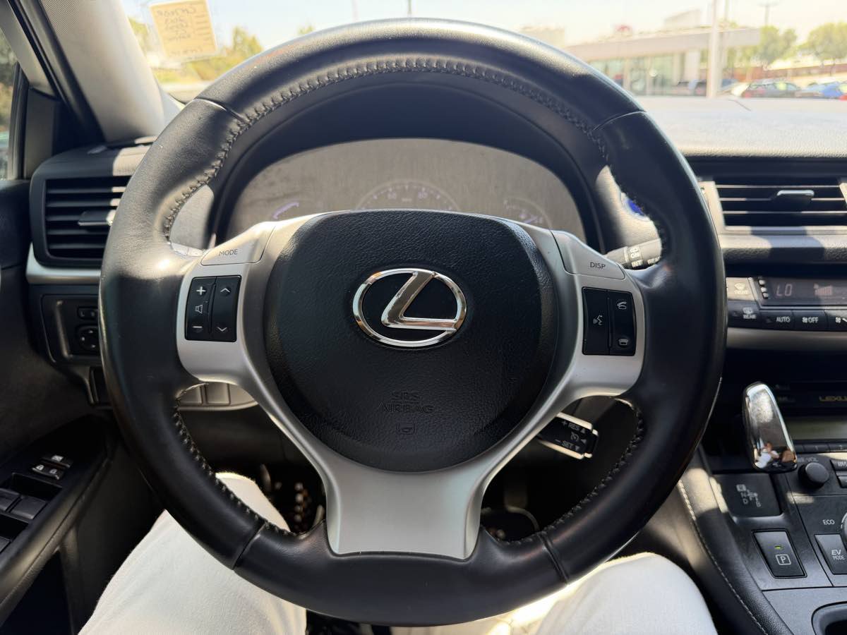 Used 2013 Lexus CT 200h FWD image 12