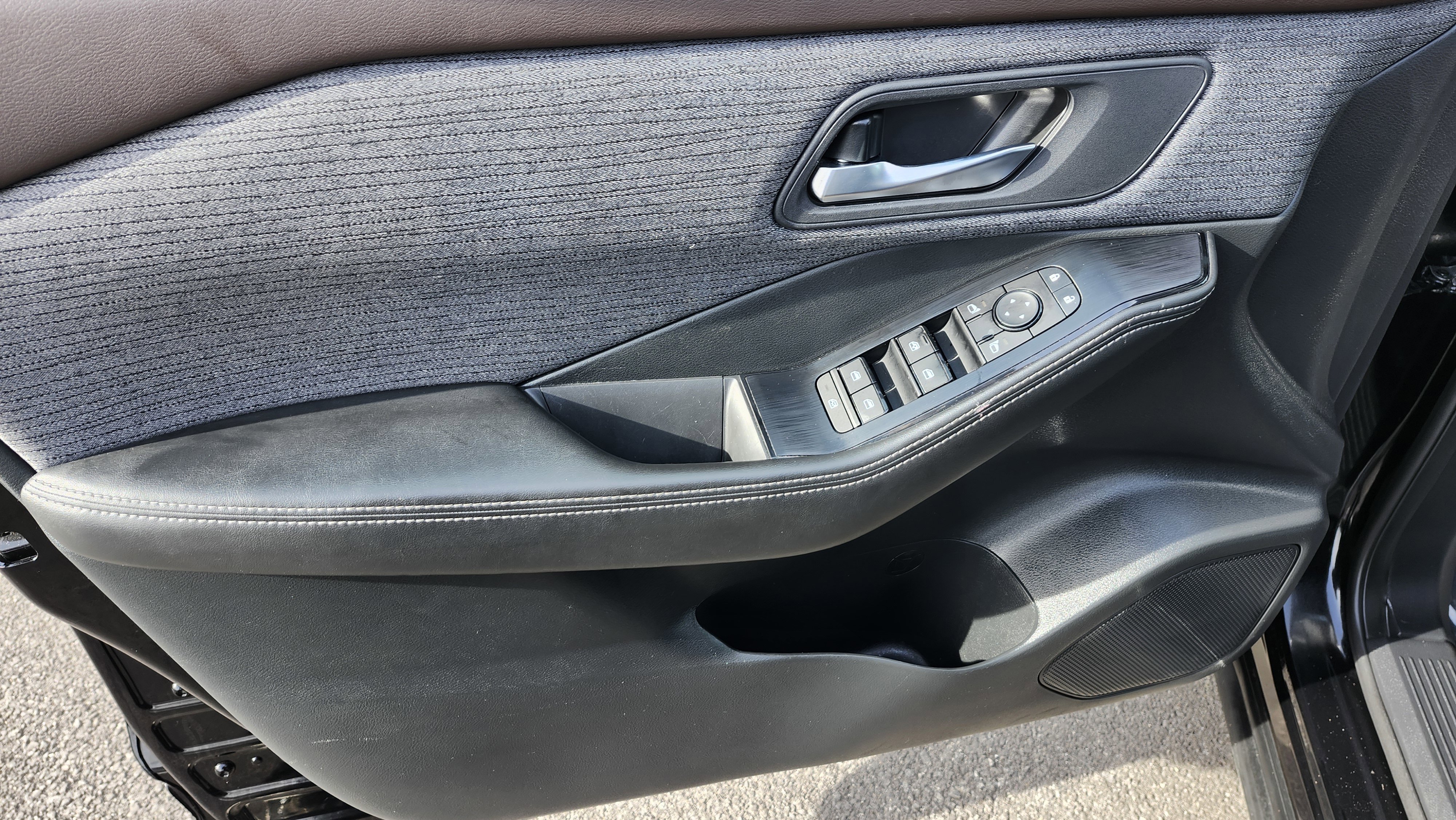 Used 2021 Nissan Rogue SV image 26