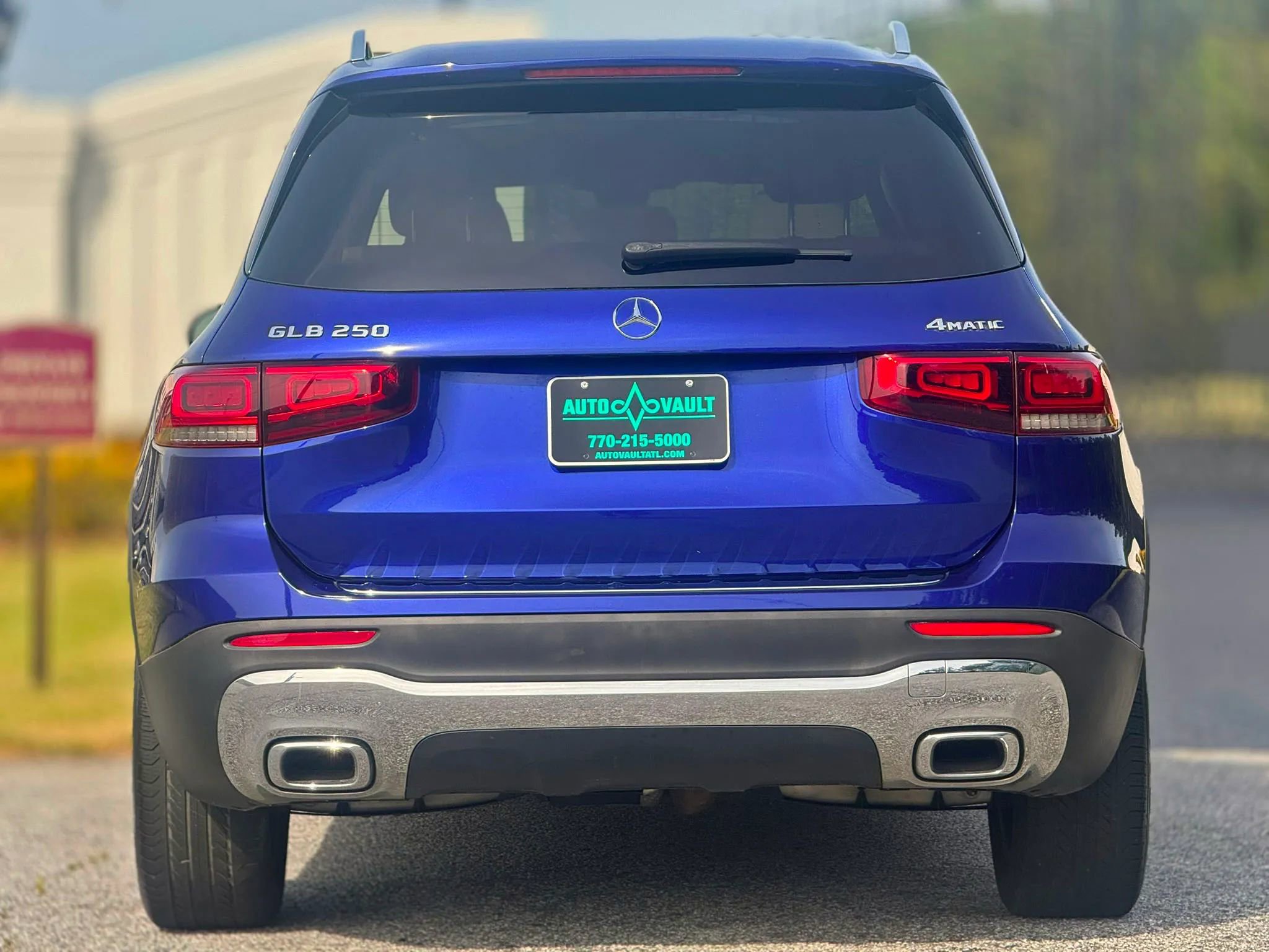 Used 2021 Mercedes-Benz GLB 250 4MATIC w/ Premium Package image 10