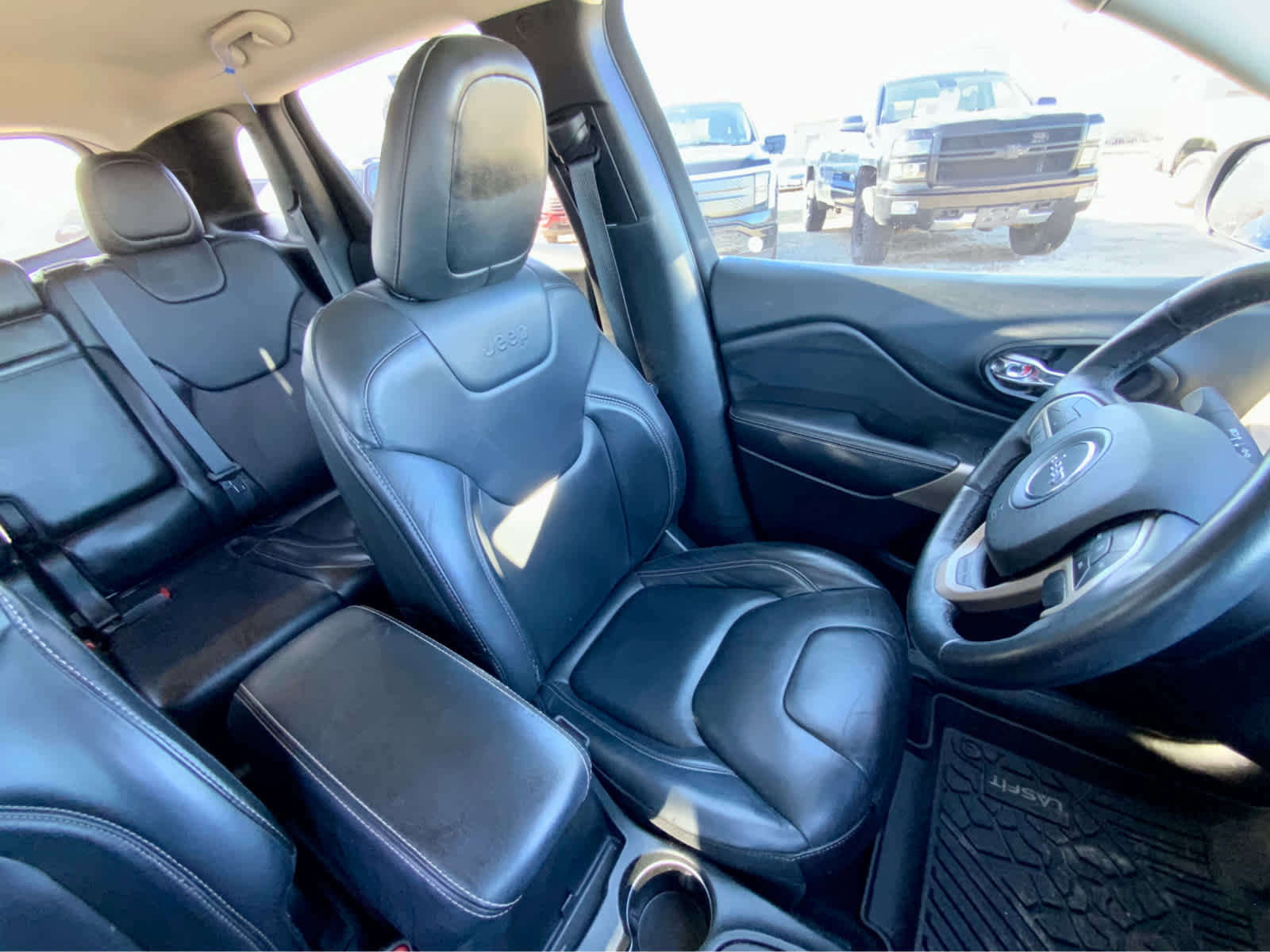 Used 2018 Jeep Cherokee Limited image 28