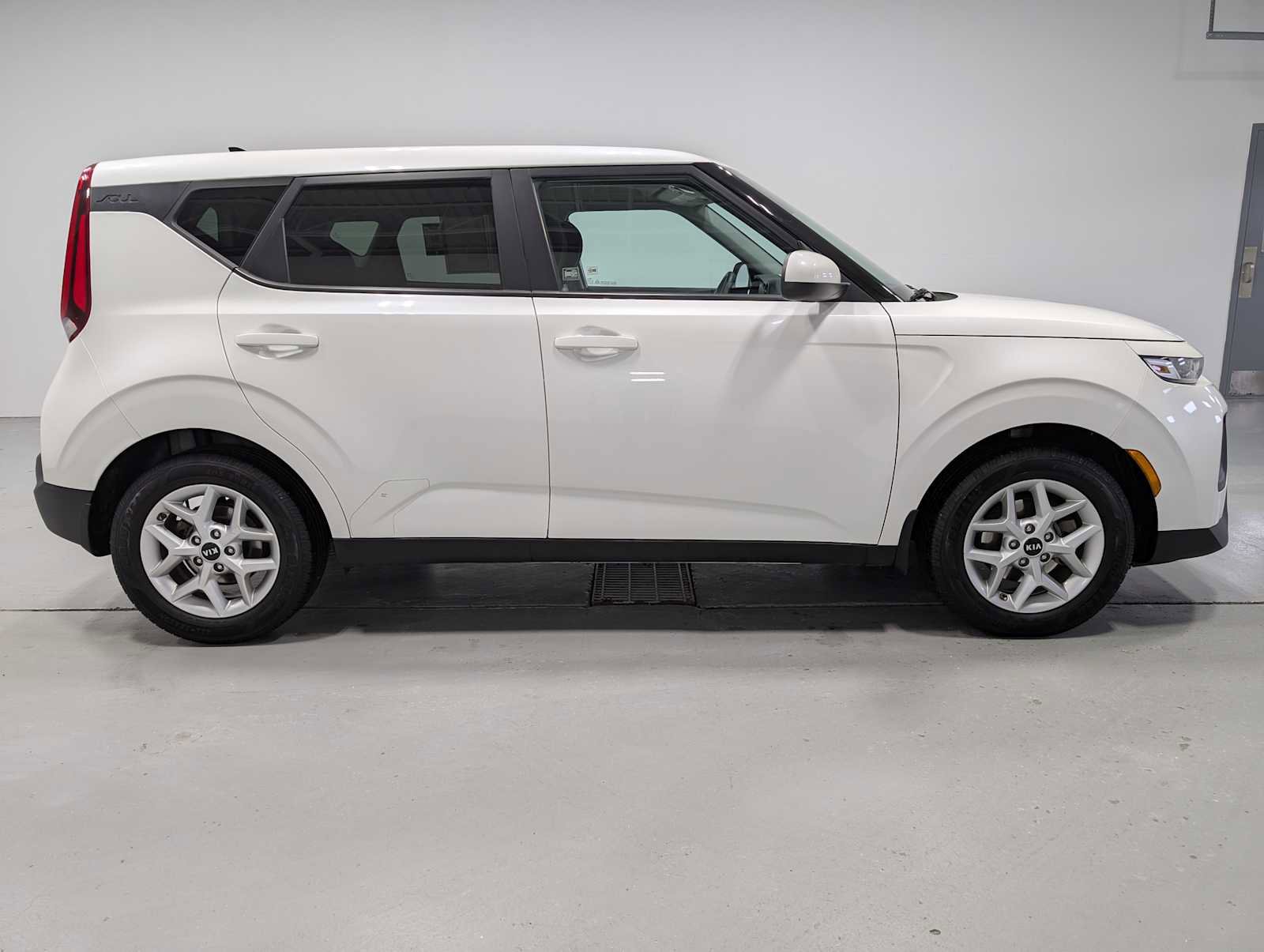 Certified 2021 Kia Soul S image 8