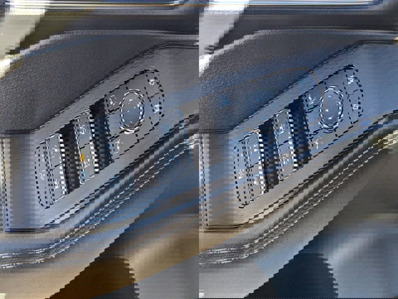 Certified 2025 Nissan Rogue Platinum image 22