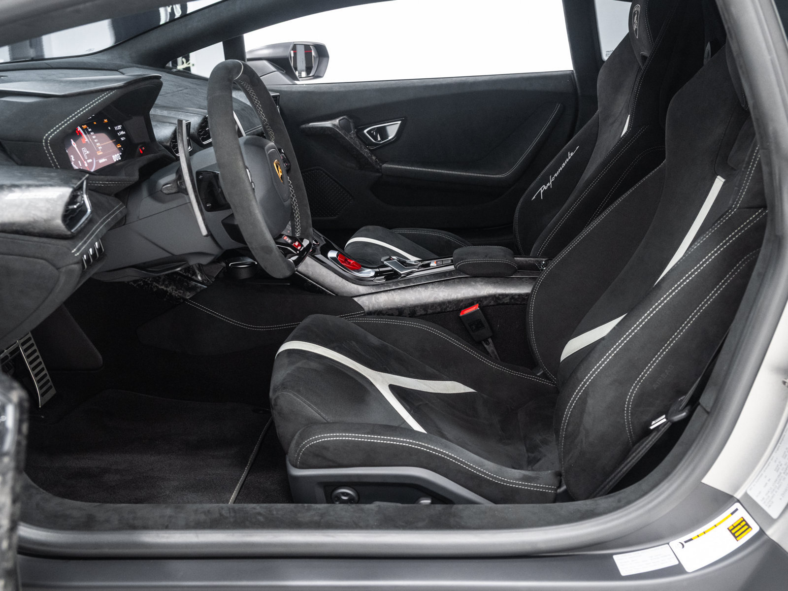 Used 2018 Lamborghini Huracan Performante AWD/4WD image 28