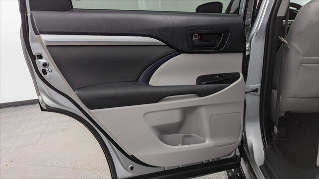 Used 2019 Toyota Highlander LE image 16