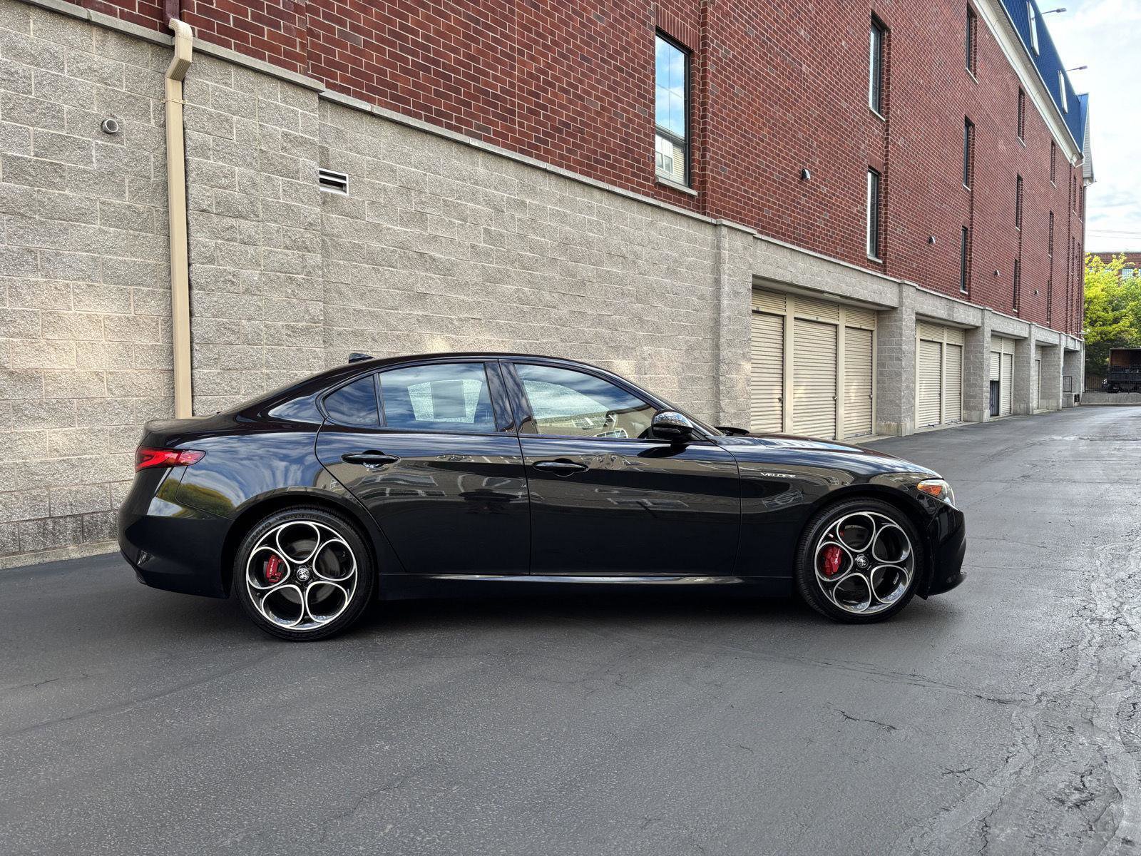 Used 2023 Alfa Romeo Giulia Veloce AWD/4WD image 2