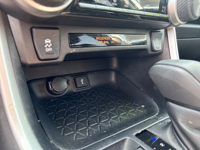 Used 2020 Toyota RAV4 LE w/ All Weather Liner Package image 27