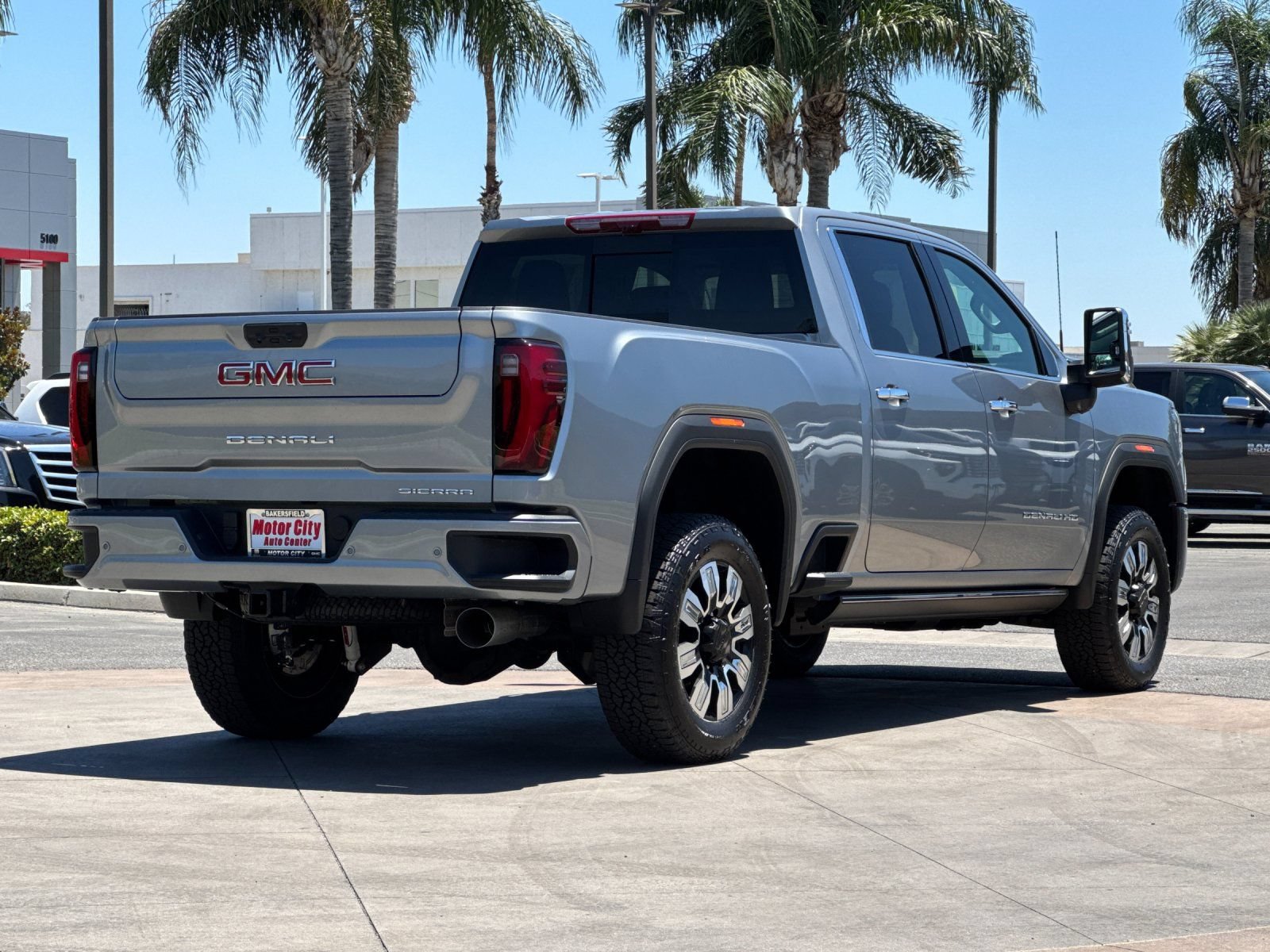 New 2026 GMC Sierra 3500 Denali w/ Denali Reserve Package AWD/4WD image 4