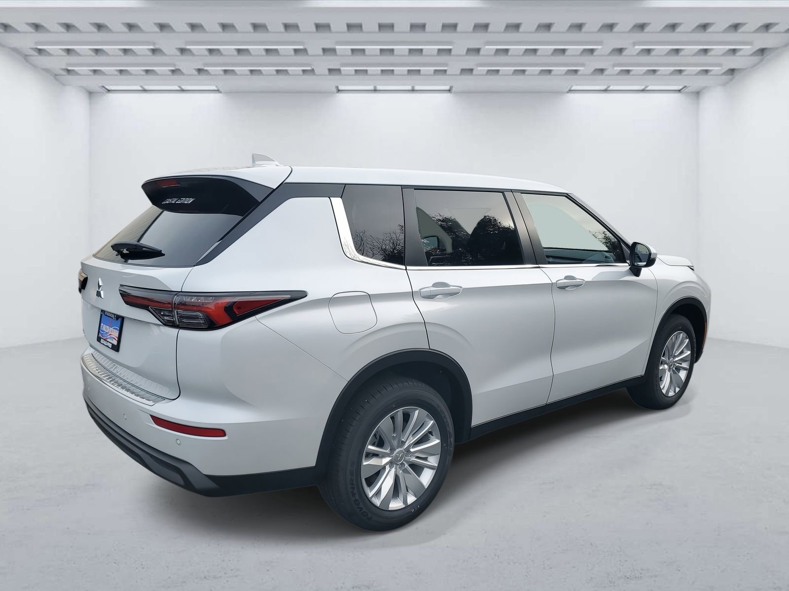 New 2026 Mitsubishi Outlander ES image 4