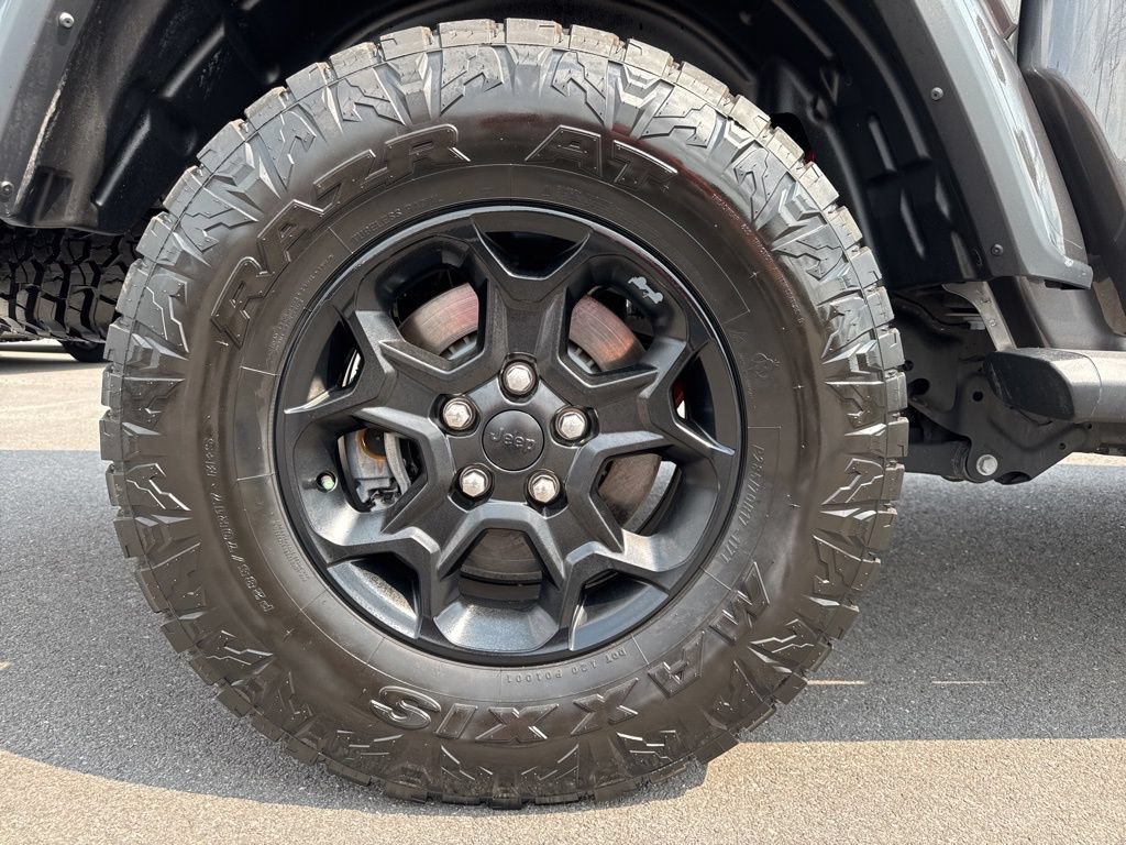 Used 2023 Jeep Gladiator Overland AWD/4WD image 12