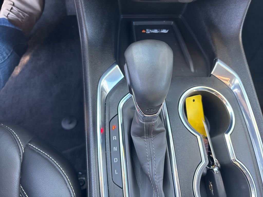 Used 2023 Chevrolet Traverse LT w/ Rear Camera Mirror Package image 12