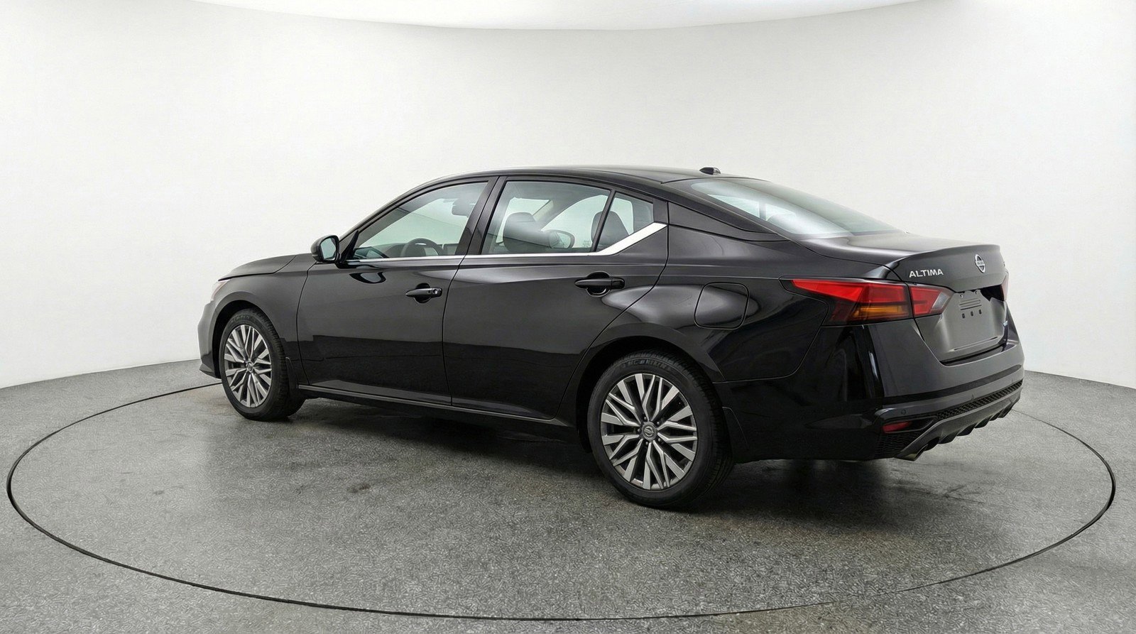 Used 2025 Nissan Altima 2.5 SV image 6