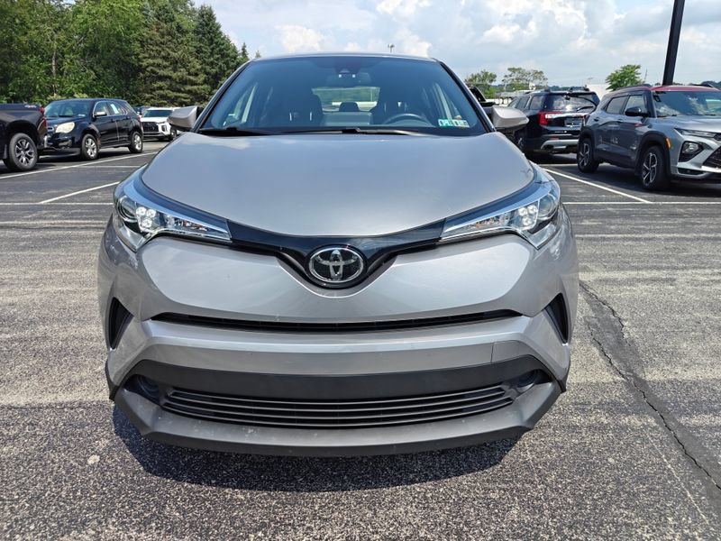 Used 2019 Toyota C-HR XLE FWD image 2
